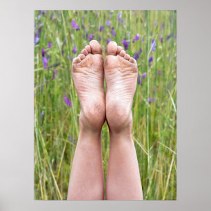 Poster pieds nus sales dans les fleurs sauvages