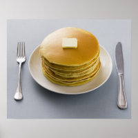Pile de crêpes au beurre sur une assiette