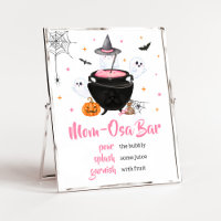 Pink Halloween Baby est en train de brasser Maman