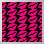 Poster Pink lipstick baiser pop art rose et noir<br><div class="desc">Un design pop art de rouge à lèvres rose chaud contre un arrière - plan noir personnalisable. Ce joli design motif pop art est moderne et à la mode dans un design pop punk. Convient pour une chambre d'ado ou tout amateur de pop art.</div>