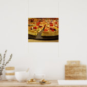 Poster Pizza végétale coupée sur poêle noir sur bois (Cuisine)