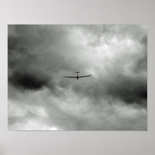 Poster Planeur volant dans le ciel gris (Devant)