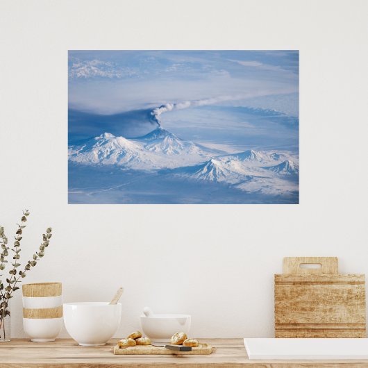 Poster Plume Émanant Du Volcan Kliuchevskoi. (Cuisine)