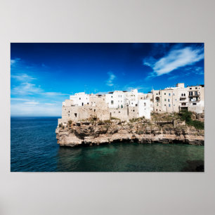 Poster Polignano qu'une jument loge sur une falaise en