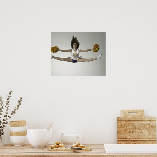 Poster Pom-pom girl faisant des éclaboussures en plein ai (Cuisine)