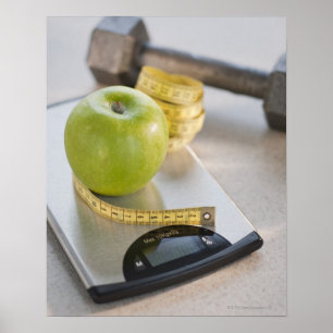 Poster Pomme verte sur l'échelle de poids, ruban métriq