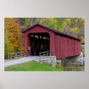 Poster Pont couvert de cataracte au-dessus de crique de