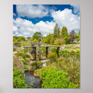 Poster Pont médiéval en verre au-dessus de la rivière à D