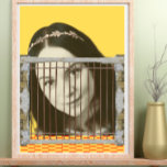 Poster Pop Art Retro Femme Vintage Face jaune arrière - p<br><div class="desc">Cette affiche montre le visage d'une jolie femme derrière les barreaux de prison. L'idée derrière est que nous pouvons être plus grands que nos propres barrières inventées par nous-mêmes. Le choix du fond jaune est de montrer le portrait noir et blanc de la femme d'une meilleure façon. Le style pop...</div>