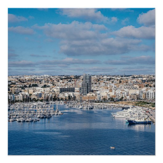 Poster Port de Sliema avec bâtiments et bateaux modernes (Devant)