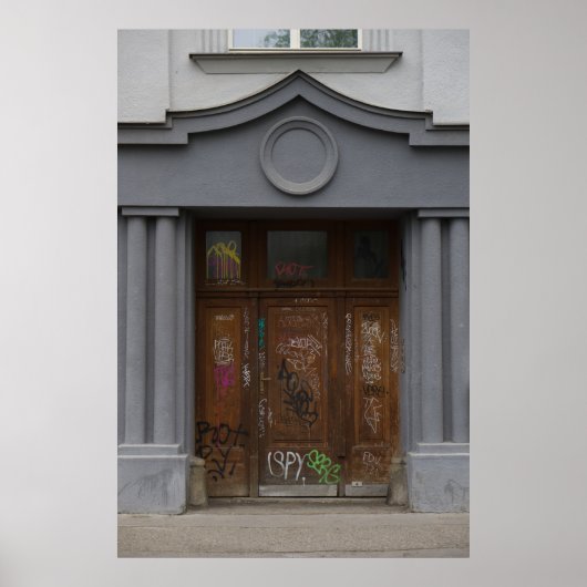 Poster Prague : Graffiti sur une porte classique (Devant)