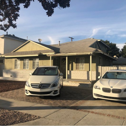 Poster Prochainement, le voyageur ouvre la maison