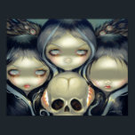 Poster Prophétie sans sens ART IMPRIMER sorcière pop surr<br><div class="desc">Trois soeurs bizarres en effet ! Inspiré par les sorcières stygiennes de la mythologie grecque ainsi que les soeurs prophétisatrices de la Macbeth de Shakespeare, ce trio est indéniablement et merveilleusement déplaisant. Chaque personne n'a pas de sens-clé (yeux/nez/bouche), ils semblent compter sur la magie noire pour obtenir le second regard....</div>