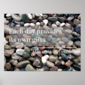 Poster Proverbe latin Chaque jour apporte son cadeau affi (Devant)