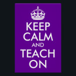 Poster Purple et blanc Gardez le calme et Enseigner<br><div class="desc">Conception de texte personnalisable en violet et blanc "Keep Calm and Teach On". Vous pouvez créer votre propre parodie et modifier le libellé.</div>