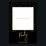 Poster Quarante | Black & Gold 40th Birthday Photo Frame<br><div class="desc">Ajoutez un détail amusant à votre fête du 40e anniversaire. Cette affiche photo prop présente un script de brosse "Quarante" avec du texte personnalisé. Ce design sera un parfait assortiment pour une fête d'anniversaire moderne en or et bleu marine. Fixez l'affiche sur un carton d'argile et découpez la zone marquée....</div>