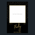 Poster Quarante | Black & Gold 40th Birthday Photo Frame<br><div class="desc">Ajoutez un détail amusant à votre fête du 40e anniversaire. Cette affiche photo prop présente un script de brosse "Quarante" avec du texte personnalisé. Ce design sera un parfait assortiment pour une fête d'anniversaire moderne en or et bleu marine. Fixez l'affiche sur un carton d'argile et découpez la zone marquée....</div>