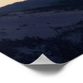 Poster Quatre snowboarders sont en silhouette sur un remo (Coin)