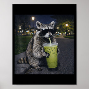 Poster Raton laveur buvant un latte au matcha glacé, anim
