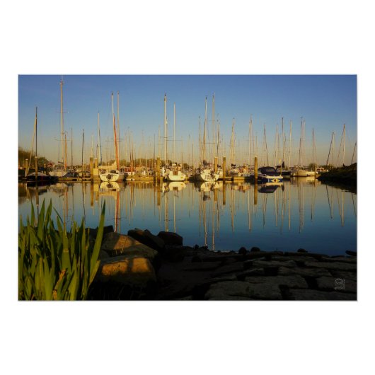 Poster Reflet de bateaux dans un port. (Devant)