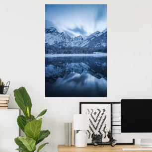 Poster Reflet des montagnes majestueuses sur le lac Fusin