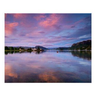 Poster Réflexions sur le ciel de Dusk sur Loch Carron