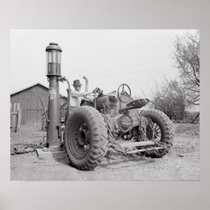 Poster Remplissage du tracteur, 1940. Photo ancienne