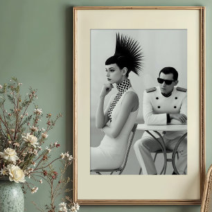 Poster Rencontre Chic : Mode Monochrome Avant-Gardiste