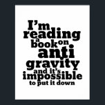 Poster Réserver sur Anti Gravity Funky Science Geek Puns<br><div class="desc">Je suis en train de lire un livre sur l'anti-gravité et il est impossible de le poser. Un jeu de mots de science amusant pour ceux qui aiment étudier la science. Cool et humoristique citent des articles pour les étudiants du collège qui se spécialisent en physique. Parfait pour les scientifiques...</div>