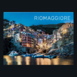 Poster Riomaggiore Cinque Terre La Spezia Italie Panorama<br><div class="desc">Riomaggiore dans Cinque Terre Ligurie Italie souvenir pour La Spezia et Italie vacances. La nuit du village de Riomaggiore, Panorama dans les Cinque Terre souvenir pour Manarola et Vernazza. Riomaggiore mode de vie coucher de soleil pour les routards et les excursions en ville italienne. Riomaggiore La Spezia et les Cinque...</div>