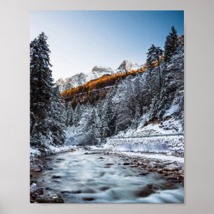 Poster Rivière d'automne et d'hiver, forêt et montagnes