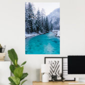 Poster Rivière magique en forêt d'hiver enchantée (Bureau à domicile)