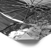 Poster Roue de chariot et silo noir et blanc (Coin)