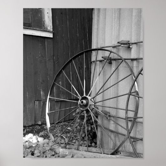 Poster Roue de chariot et silo noir et blanc (Devant)