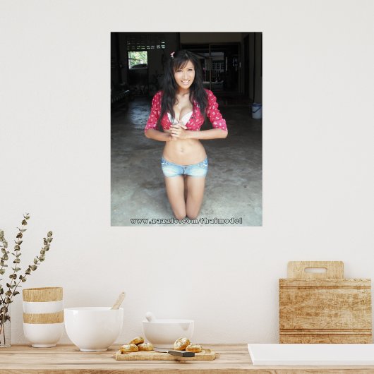 Poster rouge, jeans courts (Cuisine)