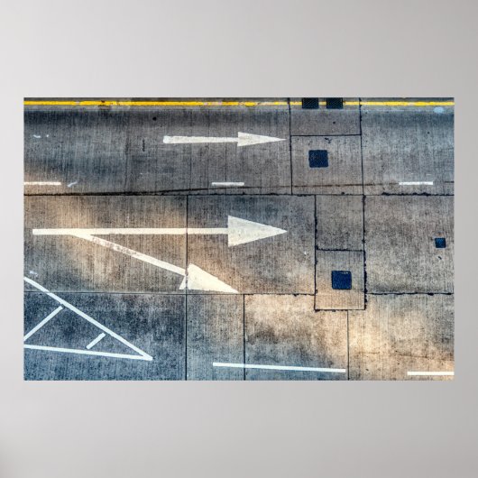 Poster Route en béton avec direction fléchée peinte (Devant)