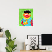 Poster Rue Sésame | Ernie avec Duckie en caoutchouc (Bureau à domicile)