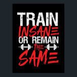 Poster Salle De Fitness Fitness Train Dingue Restez Le Mê<br><div class="desc">Train fou ou restez le même. Amusant, grognon et design pénible pour ceux qui vont à la salle de gym, courir sur le tapis roulant, l'entraînement et l'exercice. Ce produit de motivation de fitness gym est idéal à porter quand faire des squats, soulever du poids, construire des muscles. Parfait pour...</div>