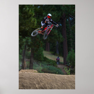 Poster saut en VTT descendant