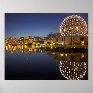Poster Science World et CBD reflétés dans False Creek,