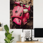 Poster scooter rose garé dans la rue (Bureau à domicile)