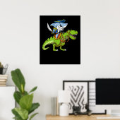 Poster Shark Pirate Riding A T-Rex Dinosaur Fantasy (Bureau à domicile)