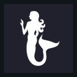 Poster Silhouette jolie et amusante d'une MERMAID |<br><div class="desc">| VIE DU LAC | NAUTIQUE | BATEAU | ANCRE | VIE DU LAC | LA VIE EST MEILLEURE AU LAC | FUN | CHIC | SIMPLE | EAU | ACCESSOIRES DE DÉCORATION DE BATEAU AMUSANT POUR LA MAISON | DÉCOR TROPICAL NAUTIQUE | CONCEPTION DE SILHOUETTE CLASSIQUE | PLAGE |...</div>