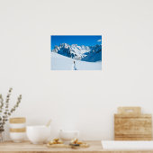 Poster Skier sur Snowy Mountain Vista (Cuisine)