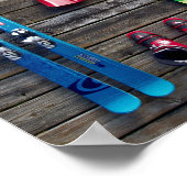 Poster Skis, Bottes, équipement de ski accroché au mur (Coin)