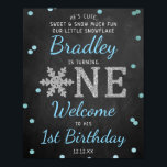 Poster Snowflake Winter Chalkboard 1er anniversaire Bienv<br><div class="desc">Célébrez dans le style avec ce panneau de bienvenue branché 1er anniversaire. Le design est facile à personnaliser avec votre propre libellé et votre famille et vos amis seront ravis de voir ce fabuleux signe de fête. Des éléments de partie correspondants se trouvent dans la collection.</div>