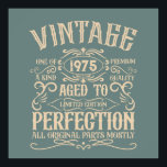 Poster Soirée de 50 ans vintage personnalisée<br><div class="desc">Faites de votre anniversaire un cadeau spécial grâce à ce design unique. Ajoutez une touche d'élégance sophistiquée à votre fête d'anniversaire avec nos designs uniques et exquis. Ces graphismes apportent sophistication et originalité à tout produit, créant un cadeau mémorable et élégant. Ils sont parfaits pour ceux qui apprécient une touche...</div>