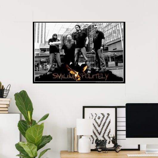 Poster souriant poliment (Bureau à domicile)