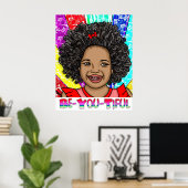 Poster Soyez-vous fatigant | Joyeuse fille de couleur rir (Bureau à domicile)