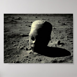 Poster Statue ancienne de l'Alien Patiné sur la Lune